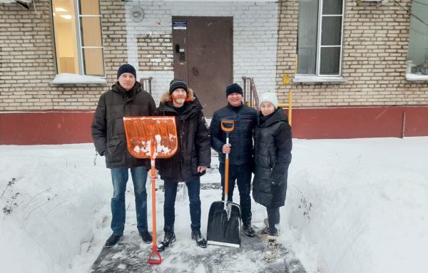 Депутаты Горсовета присоединились к уборке снега