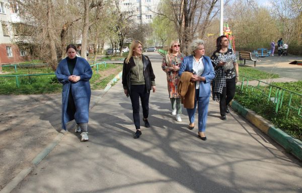 Председатель Совета депутатов Мария Тарасова посетила микрорайон Солнечный