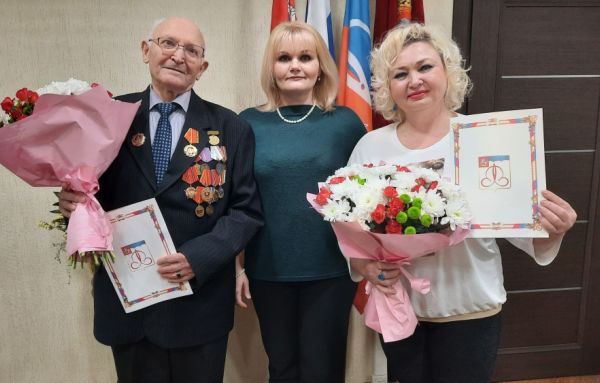 Председатель Совета Елена Мокринская вручила почетные грамоты