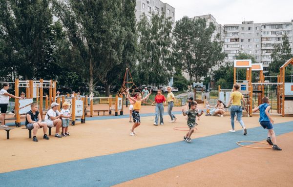 Новая детская площадка во дворе дома №12 на Пролетарском проспекте открыта