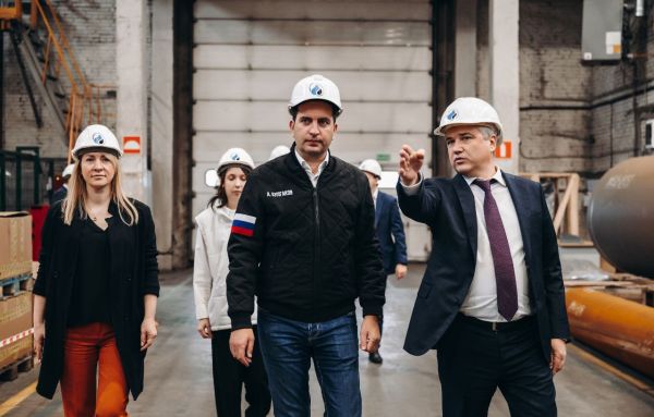 Сегодня Председатель Совета депутатов Мария Тарасова совместно с Главой Андреем Булгаковым посетили компанию «Трубопроводные системы и технологии»