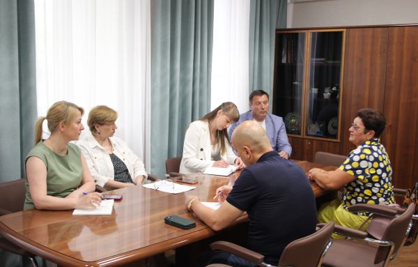 Председатель Совета депутатов Мария Тарасова совместно с коллегой Андреем Якубовым провели личный приём граждан 
