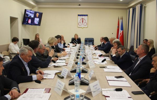 Очередное заседание Совета депутатов под руководством Председателя Марии Тарасовой состоялось сегодня 