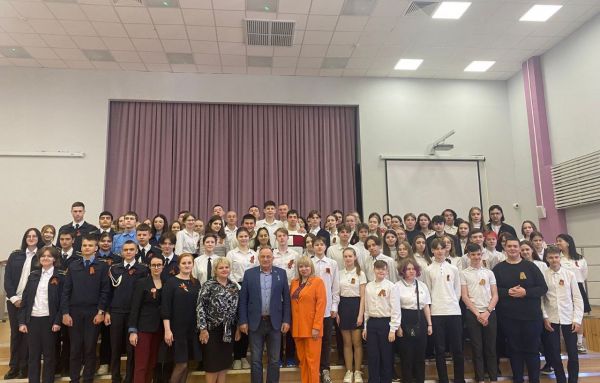 Депутат Анатолий Андронов встретился с учениками гимназии №2